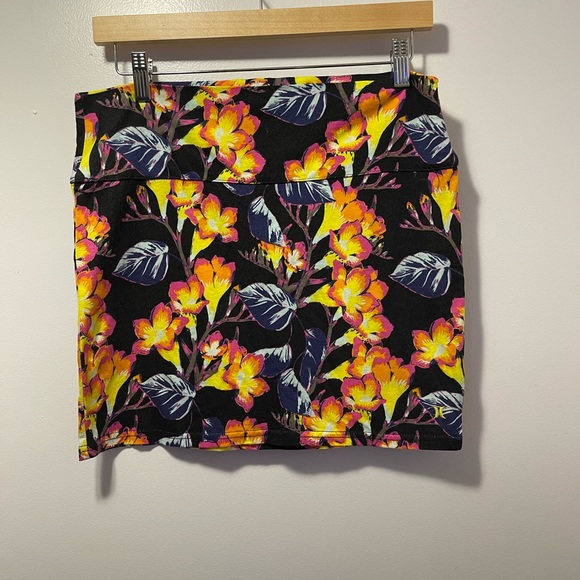 Hurley Floral Print Skirt - NWT - Picture 1 of 5